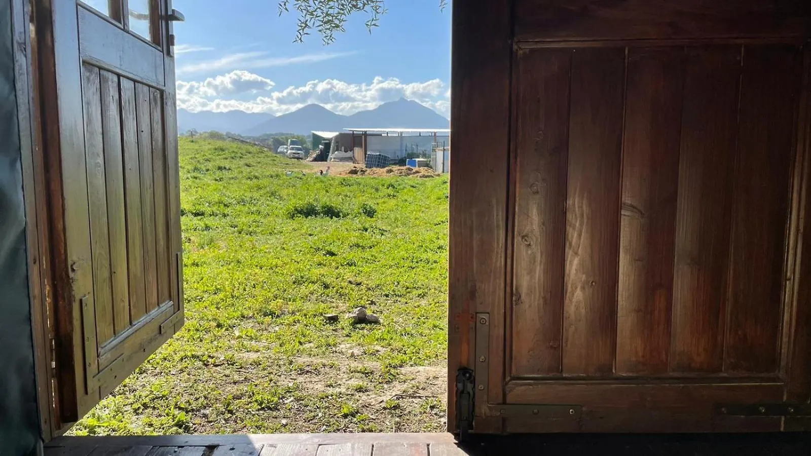 Cabana Rustica En Un Rancho Con Caballos, Prado Del Rey, Andalucia