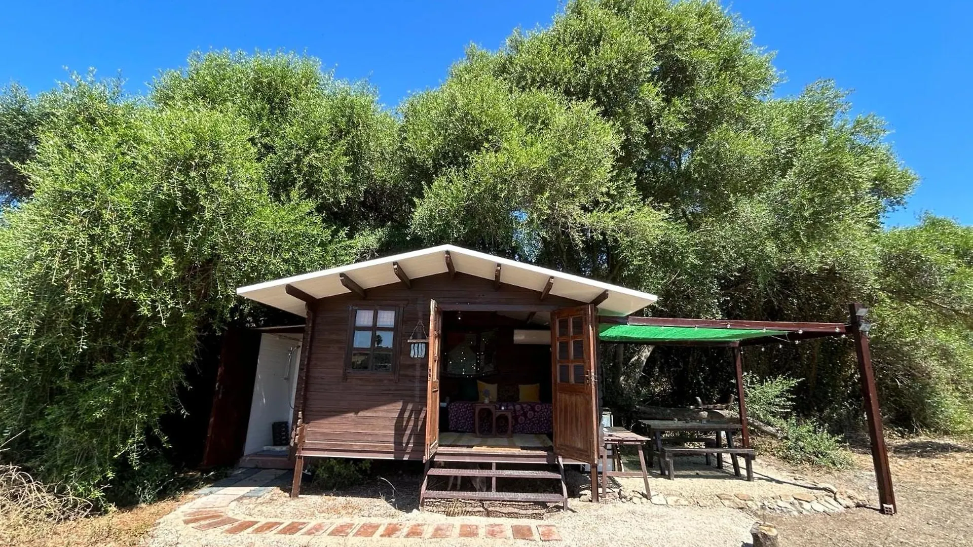 Cabana Rustica En Un Rancho Con Caballos, Prado Del Rey, Andalucia Camping