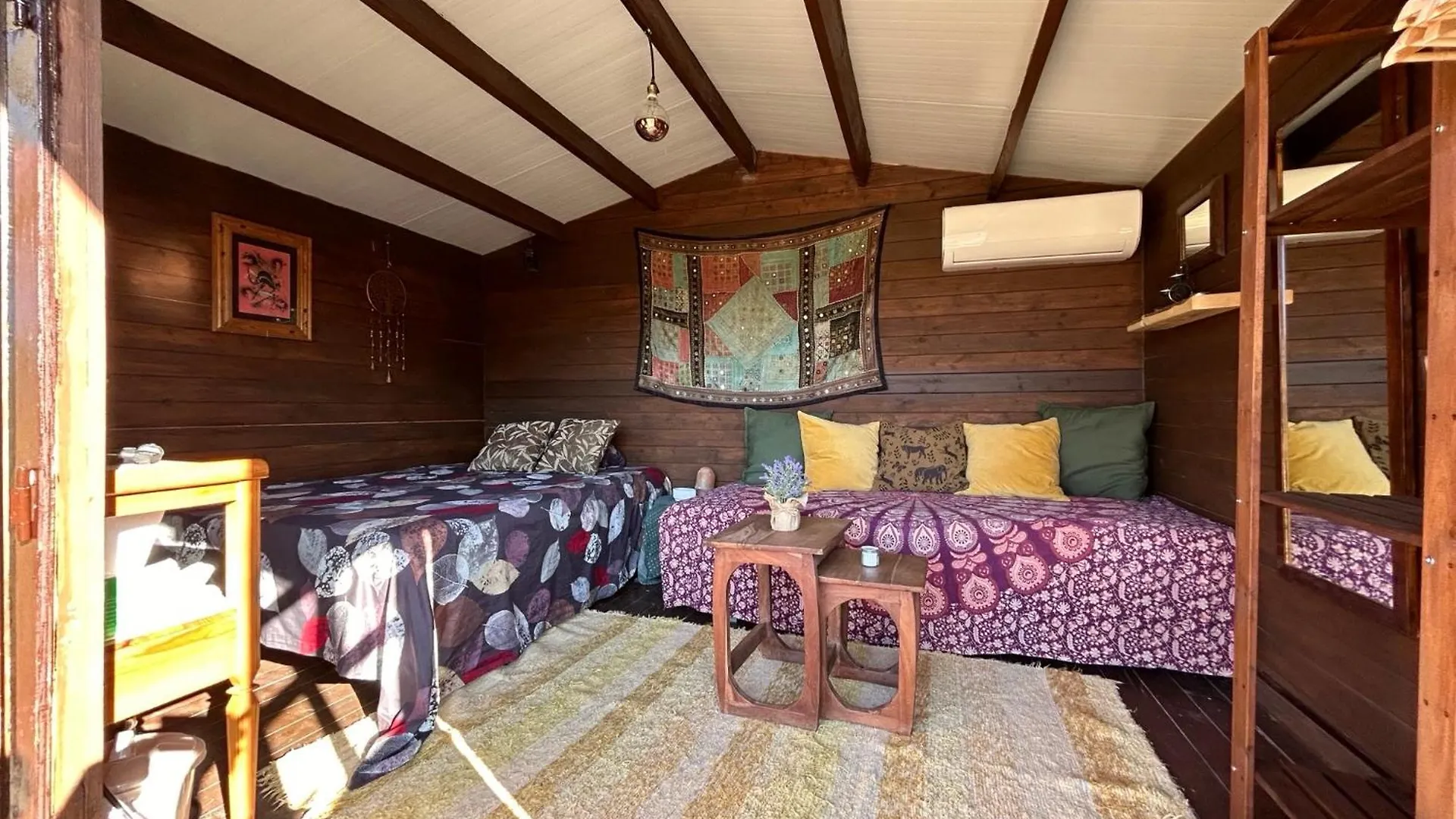 Cabana Rustica En Un Rancho Con Caballos, Prado Del Rey, Andalucia España