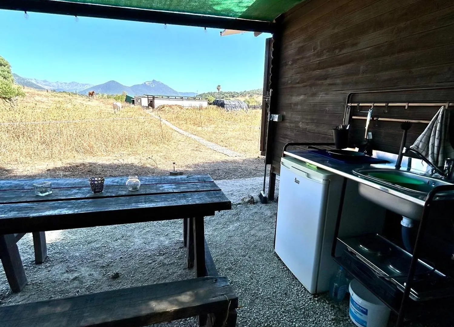 Cabana Rustica En Un Rancho Con Caballos, Prado Del Rey, Andalucia Camping
